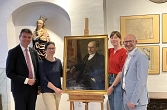 Dr. Constanze Köster überreichte das Bild an Museumsleiterin Claudia Kunde in Anwesenheit von Landrat Graichen und OBM Buchta